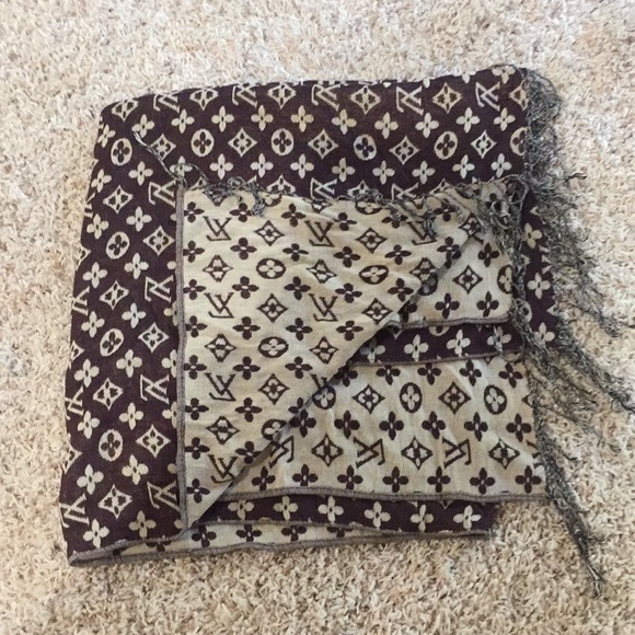 New Louis Vuitton Brown and Tan Scarf - Picture 3 of 6